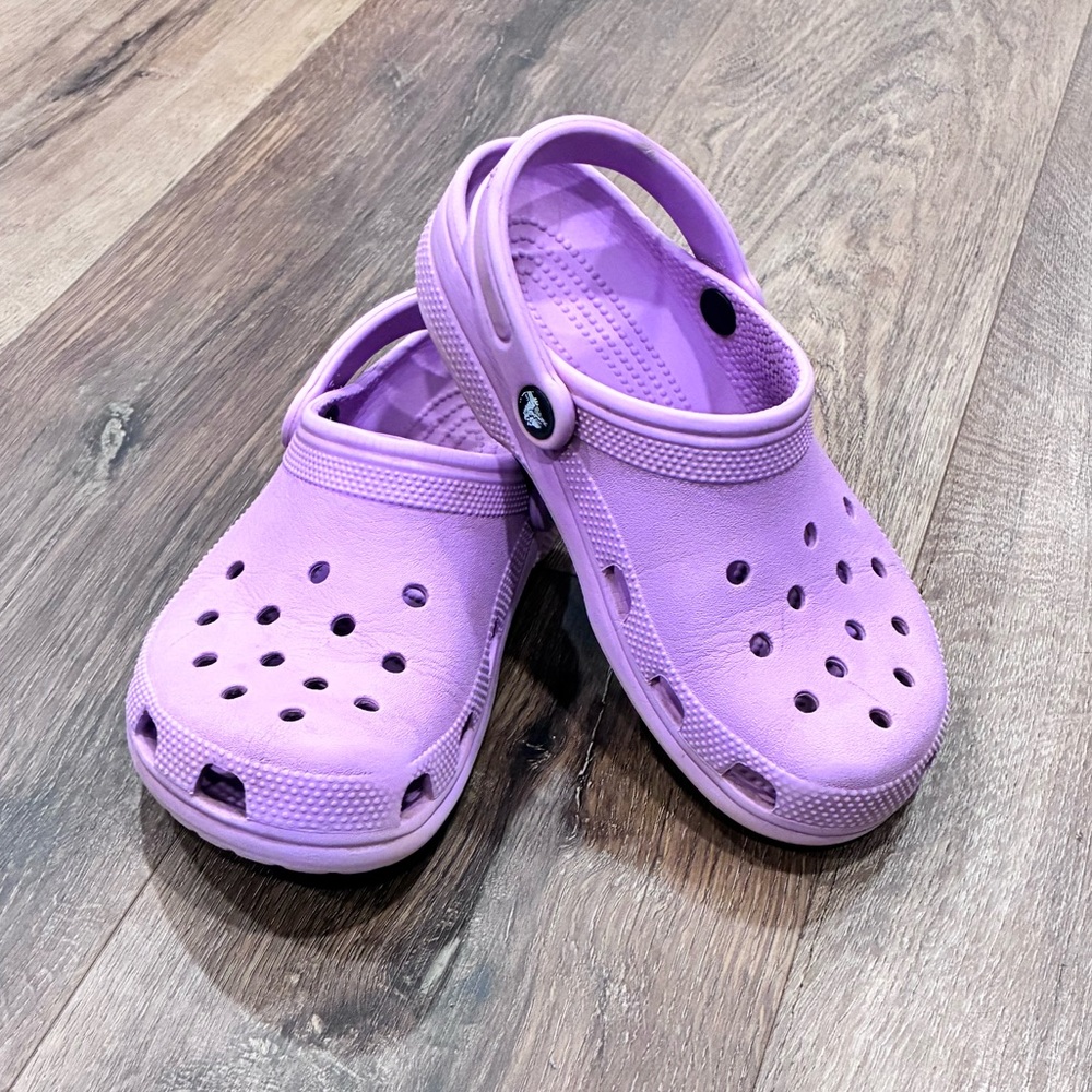 CROCS Lavender Purple Shoes Size 6 Girl